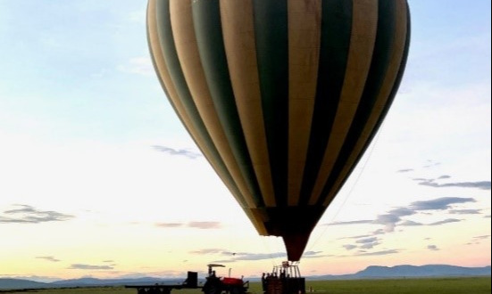 Montgolfière dans la savane africaine,Tanzanie,Kenya, Afrique